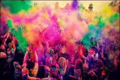 La Holi, aussi appelée "fête des couleurs", est une fête indienne. Que célèbre-t-on lors de celle-ci ?