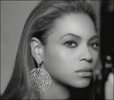 Beyoncé chante ''If I Were a Boy'' . Qu'est-ce qui fut surnommé ''Little Boy'' ? (indice : c'est une question sur une chanson de Beyoncé)