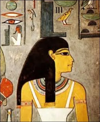 Elle est l'épouse et sœur d'Osiris et mère d'Horus. Elle est la protectrice des pharaons : son nom signifie siège (trône), elle le porte sur la tête. Elle est aussi la mère universelle : tout être est son fils.