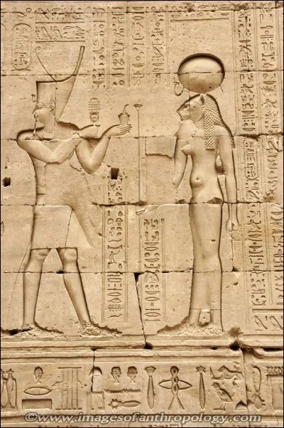 Elle est fille de Rê, déesse protectrice du foyer et du plaisir : elle apporte la chaleur du soleil dans ses bienfaits. Elle détient le pouvoir de stimuler l'amour. Hérodote a affirmé que son temple était le plus beau du pays.
C'est une déesse féline, souvent associée à Sekhmet, la lionne déesse de la guerre.