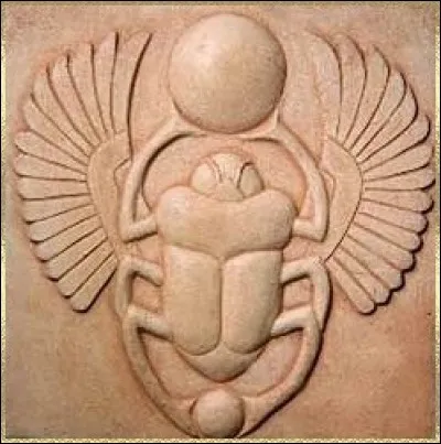 Il est le soleil levant, comme Rê est le soleil à son zénith et Atoum, le soleil couchant. Dieu symbole de renaissance, il est représenté par un scarabée poussant devant lui le disque solaire.