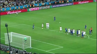 Dans cette optique, quelle est la nation ayant totalisé le plus de buts marqués à son actif lors d'une seule et même compétition ?