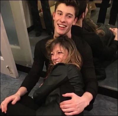 Comment s'appelle sa mère ?