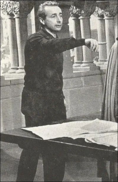 Qui était le réalisateur de "La caméra explore le temps" ?