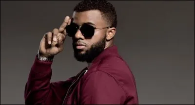 Comment s'appelle ce chanteur ?