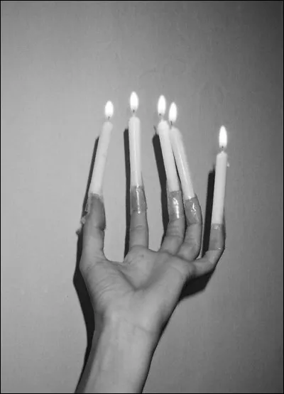 Combien de branches comporte une 'm&eacute;norah', (chandelier) un des principaux objets de culte de la religion juive ? (Ne vous fiez pas &agrave; l'image)