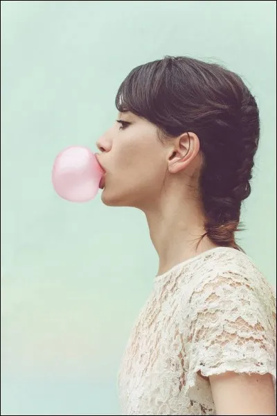 Quel chanteur 'ilien' est l'auteur-compositeur-interpr&egrave;te du titre 'Bubble Star' ?