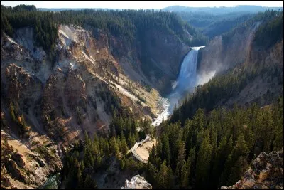 Dans quel Etat se trouve le magnifique parc national du Yellowstone ?