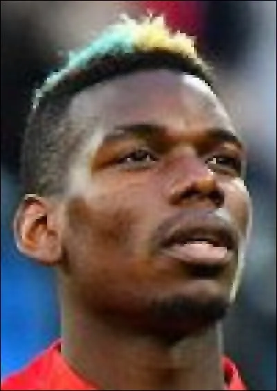 Paul Pogba est milieu de terrain.