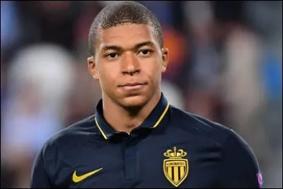 Kylian Mbappé est le plus jeune joueur de l'équipe, quel âge aura-t-il durant la compétition ?