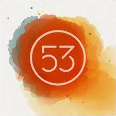 Quelle voiture héroïne d'une série de films de Walt Disney porte le numéro 53 sur sa carrosserie ?