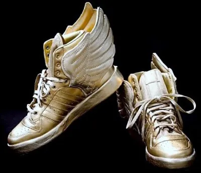 Ses baskets pourraient appartenir à quel Dieu ?