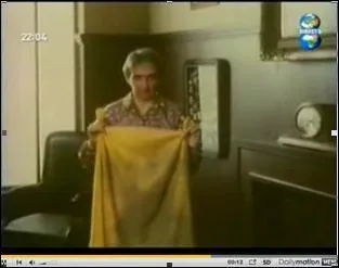 Pliz : 'Bien sr, Pliz fait merveille pour ter la poussire. Mais ce n'est pas tout. Avec Pliz, la poussire n'est pas simplement dplace, elle reste sur le chiffon. [...] - 'Et c'est tant mieux...