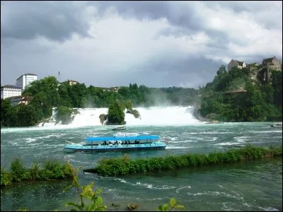 Voici les fameuses chutes du Niagara.