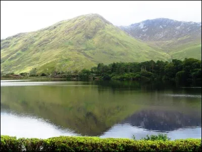 Attention au monstre, c'est le Loch Ness, en Écosse.