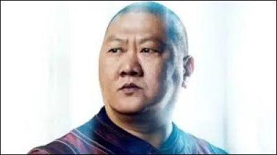 Comment s'appelle le gardien de la bibliothèque dans "Dr. Strange" ?