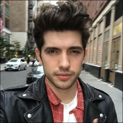 Cassie part rejoindre Adam sur son tournage en Islande mais qu'est-ce que réalise Rainer sur sa mère et Harper ?