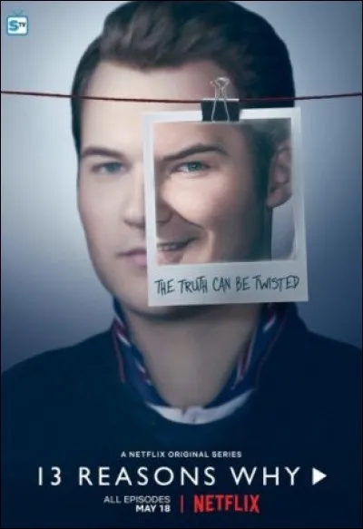 Durant le onzième épisode, ce sont Chloé et Bryce qui témoignent mais ils mentent tous les deux. Zach révèle à Clay et Justin être celui qui déposait les Polaroïd à Clay. Hormis Hannah, quelle fille les garçons reconnaissent-ils sur l'un des Polaroïd ?