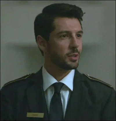 Dans le dernier épisode de la saison, on découvre que tous les événements survenus à Riverdale ont été planifiés par Hiram. Mais qui est la seconde "Cagoule Noire" ?