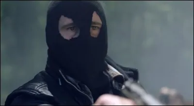 Dans quoi la "Cagoule Noire" met-elle au défi les habitants de résister au péché durant 48 heures ?