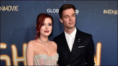 Le soir, où Katie joue-t-elle quotidiennement de la guitare ?