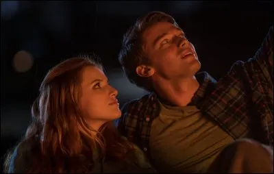 Que fait Charlie pendant que Katie réalise son rêve ?