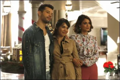 Lors de quel événement cette dernière débarque-t-elle chez les Carrington ?