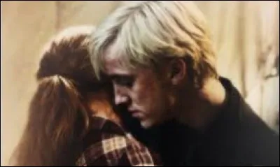 Lonadrago est aussi une fan du couple Dramione, fan-fiction de la saga "Harry Potter". Comment se nomment les deux acteurs qui interprète le rôle des deux personnages concernés de cette fan-fiction ?
