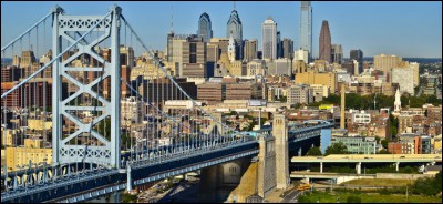 Traversée par le fleuve Delaware, c'est la plus grande ville de Pennsylvanie, avec 1 500 000 habitants et 6 millions dans son aire métropolitaine. Quelle est cette ville ?