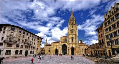 Où se trouve Oviedo ?