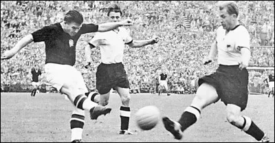 Le 4 juillet pour le football allemand, c'est "le miracle de Berne" avec la première victoire en coupe de Monde. En quelle année était-ce ?