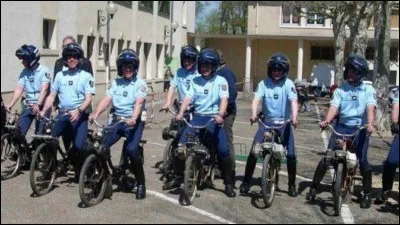 Bien que nous étions 5 à ceinturer l'homme, ...