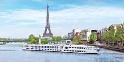 Croisi&egrave;re pour red&eacute;couvrir avec un autre point de vue, la prestigieuse ville des lumi&egrave;res. Apr&egrave;s Paris, je vous sugg&egrave;re de faire bonne route jusqu'&agrave; Honfleur en passant par les c&ocirc;tes de la Normandie. Beaucoup de magnifiques visites historiques sont possibles comme des arr&ecirc;ts pour les peintres impressionnistes.