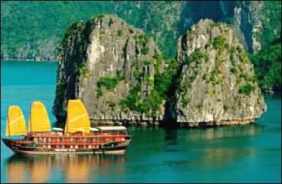 Cette croisi&egrave;re du Cambodge au Vietnam, se vit dans une atmosph&egrave;re presque familiale et offre un charme d'antan. Un peu du programme : les temples d'Angkor, Phnom Penh en tuk-tuk, H&ocirc;-Chi-Minh-Ville, le canal Chao Gao.Au menu, une cuisine asiatique raffin&eacute;e avec des produits locaux.