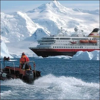 En sortant de notre zone de confort et allant encore plus vers l'aventure, optons pour un de ces bateaux qui prennent peu de passagers mais aucun qui n'a pas un peu l'instinct d'explorateur. Il en faut pour naviguer le Cap Horn, Ushuaia, le Passage de Drake pour finalement atteindre l'Antarctique.