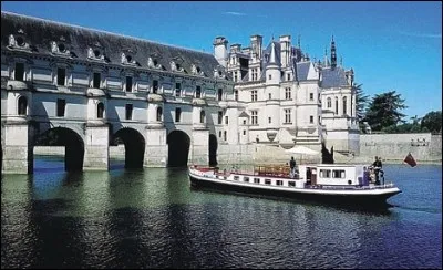 Ici, il faudra opter pour de plus petits bateaux, sans compromis pour le confort.Pour les amateurs d'histoire ou d'architecture, de promenades dans de magnifiques jardins, cette vall&eacute;e est r&eacute;put&eacute;e pour ses nombreux ch&acirc;teaux. Cette croisi&egrave;re saura aussi vous charmer par ses cath&eacute;drales gothiques surplombant les cit&eacute;s m&eacute;di&eacute;vales de Migennes, Auxerre et Sens.