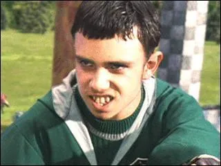 Qui est le capitaine de l'quipe de quidditch de Serpentard de 'Harry Potter  l'cole des sorciers'  'Harry Potter et le prisonnier d'Azkaban' ?