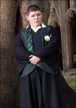 Quel poste Crabbe ocupe t-il dans l'quipe de quidditch de Serpentard  partir de 'Harry Potter et l'ordre du Phnix'?