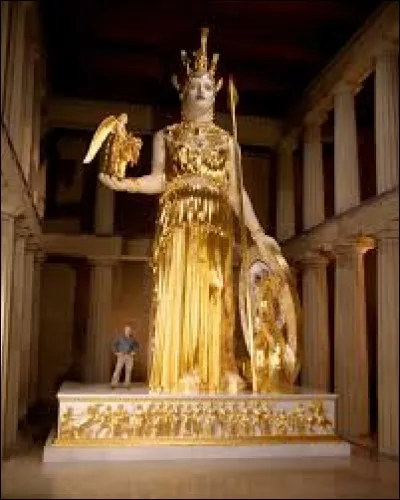 De quoi est faite la statue d'Athéna ?