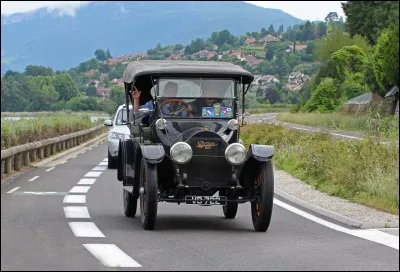 Dans la jungle du Yucatan, un jeune guerrier, capturé par les Mayas, va vivre une expérience éprouvante, trouvez le titre de ce film !