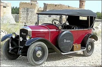 Action d'embrasser, en jetant les bras autour du coup !