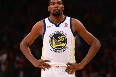 Quel est le nom de ce basketteur ?