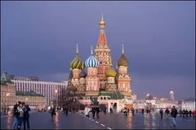 Dans quel pays voit-on cette magnifique cathédrale Saint-Basile ?