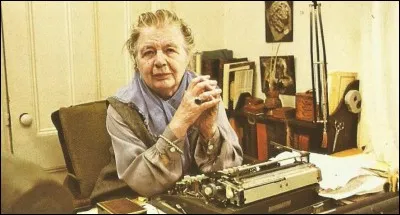 Marguerite Yourcenar avait la double nationalité, française et...