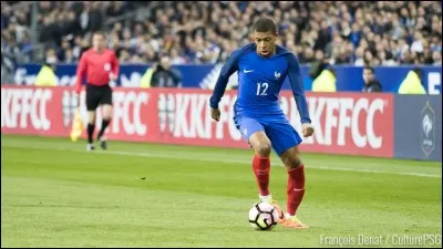 Quel pays a été le premier à marquer ?