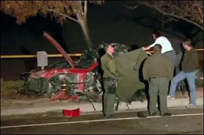 Quel acteur mondialement connu est décédé dans un accident de voiture avant de finir le film ?