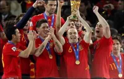 L'Espagne a déjà remporté une Coupe du monde (2010) avec comme capitaine Iker Cassillas. Mais cette année qui est le capitaine de cette équipe pour la CDM ?