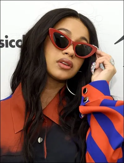 Laquelle de ces chansons figure réellement dans la discographie de Cardi B ?
