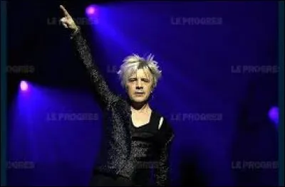 En 2018, quelle est sa nouvelle couleur de cheveux ?