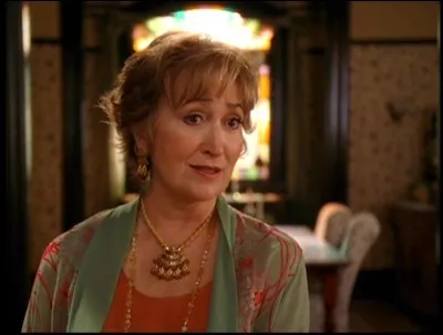 Comment s'appelle la grand-mère des surs Halliwell ?